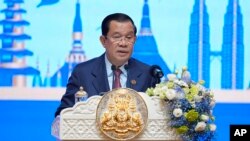 នាយករដ្ឋមន្ត្រីកម្ពុជាលោក ហ៊ុន សែន ថ្លែងក្នុងពិធីបើកិច្ចប្រជុំកំពូលអាស៊ានលើកទី ៤០ និងលើកទី ៤១ និងកិច្ចប្រជុំកំពូលពាក់ព័ន្ធ នៅរាជធានីភ្នំពេញ ថ្ងៃទី១១ ខែវិច្ឆិកា ឆ្នាំ២០២២។