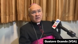 Monseñor Edgar Peña Parra durante entrevista con la Voz de América.