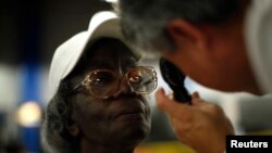 Pacijenti u besplatnoj klinici u Los Anđelesu (Foto: REUTERS/Lucy Nicholson )