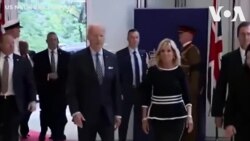 拜登總統伉儷到英國大使館簽署弔唁冊