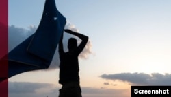 国际劳工组织2022年9月12日发布的有关强迫劳动与强迫婚姻问题的当代奴隶制评估报告的封面(局部)。