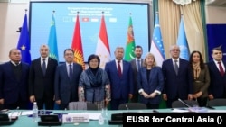 د منځنۍ اسیا په چارو کې د اروپايي ټولنې ځانګړې استازې تیریري هکالا د چهارشنبې په ورځ د ایکس په ټولنیزه شبکه کې په یو پیغام کې د غونډې د ګډونوالو د عکس په خپرولو سره ویلي چې په دغه غونډه کې په افغانستان کې د تلپاتې سولې او ثبات په اړه بحث او خبرې وشوې.