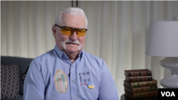 Лех Валенса: "У світу є можливість більша, краща, ніж будь-коли в минулому. Бо Путіну вдалося об’єднати весь світ проти Росії" Фото: Голос Америки, В'ячеслав Філюшкін, на фото – колишній президент Польщі та лідер антикомуністичного руху “Солідарність” Лех Валенса