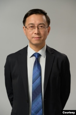 旅美时评人唐靖远