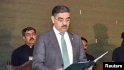 FILE - Pakistan's caretaker Prime Minister Anwaar-ul-Haq Kakar takes the oath of office, in Islamabad, Pakistan, Aug. 14, 2023. (Press Information Department/Handout via Reuters)