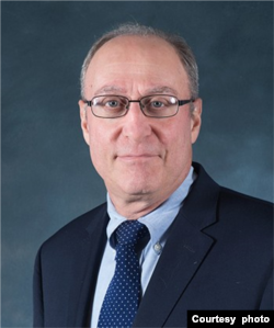 哈佛大學費正清中國研究中心研究員、波士頓學院教授陸伯彬 (Robert Ross)