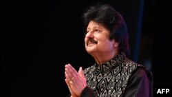 پنکج ادهاس، غزل‌خوان هندی