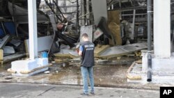 Комисијата е загрижена поради континуираните докази за воени злосторства извршени од руските вооружени сили во Украина, се вели во извештајот 