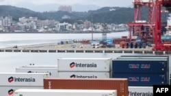 台灣基隆市的基隆港貨櫃碼頭。（2023年10月31日）