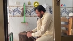 د ماسټرۍ تر کچې یو لوستی افغان ځوان چې پيښور کې قصابي کوي