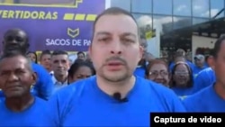 Captura de video de Leoner Azuaje durante una actividad de la estatal Cartones de Venezuela, controlada por el Estado. 