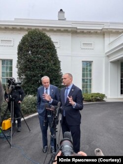 Конгресмени після зустрічі у Білому домі. Фото: Юлія Ярмоленко