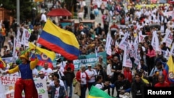 Los partidarios del presidente de Colombia, Gustavo Petro, asisten a una marcha en apoyo a las reformas en los sectores de la salud, la jubilación, el empleo y las prisiones propuestas por su gobierno, en Bogotá, Colombia, el 7 de junio de 2023. REUTERS/Luisa González.