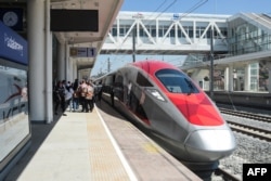 Kereta Cepat Jakarta-Bandung (KCJB) di Padalarang, Jawa Barat, 13 September 2023. (Timur MATAHARI / AFP)