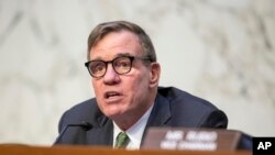 Predsjedavajući Mark Warner govori tokom saslušanja obavještajnog odbora Senata u Kapitolu u Washingtonu, 8. marta 2023.