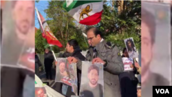 تجمع حمایت از مجاهد کورکور و رضا رسایی مقابل سفارتخانه جمهوری اسلامی در برلین (پنج‌شنبه ۷ دی)