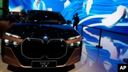 資料照：2023年上海車展展出的德國BMW i7 M70L車型。（2023年4月19日）