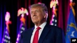 El expresidente Donald Trump habla en un evento de campaña en Las Vegas, el 8 de julio de 2023.