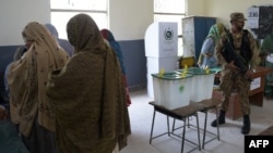 
په پاکستان کې د محرومې طبقې د توانمنتیا لپاره په را جوړه شوې دې غونډه کې ګډوانولو له حکومت څخه غوښتنه کړې چې د محرومو طبقو ستونزو ته دې پام وګرځوي اؤ د هغې د هواري لارې چارې دې ولټوي