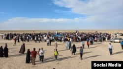 زنجیره انسانی شهروندان استان سیستان و بلوچستان برای نجات تالاب هامون- آرشیو