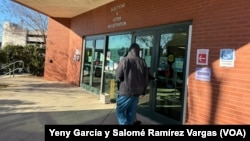 Las urnas ya abrieron este histórico sábado, 3 de febrero de 2024, en Carolina del Sur, que inaugura por primera vez el periodo de primarias presidenciales demócratas en EEUU. Miles de personas ya han votado en las elecciones tempranas de este territorio.