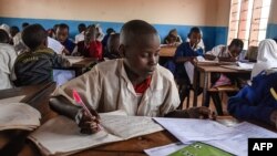 Wanafunzi wa shule ya msingi ya Msomera , Handeni wakiwa darasani July 15, 2022. Picha na AFP 