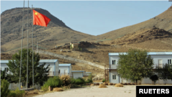 資料照：阿富汗洛加爾省的一個銅礦附近的中國國旗