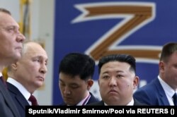 Ruski predsednik Vladimir Putin i severnokorejski lider Kim Džong Un tokom posete kosmodromu Vostočni, u regionu Amur na dalekom istoku Rusije, 13. septembra 2023, na fotografiji koju je objavio Sputnjik.