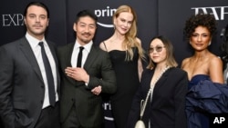 由荷里活影星妮歌·潔曼(中)主演的網上電視劇《外籍人士》(《Expats》)和主要劇組人員在紐約出席首映式 (2024年1月21日)