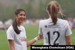 แมดดิสัน แคสทีน นักฟุตบอลลูกครึ่งไทย-อเมริกัน กองหน้าสโมสร NC Fusion ของรัฐนอร์ธแคโรไลนา สหรัฐฯ เดินทางมาเข้าค่ายเก็บตัวคัดเลือกนักกีฬา พร้อมช่วยทีมไทยลุยศึกบอลหญิงชิงแชมป์เอเชีย