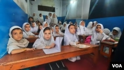 یونیسف گفته است که ۱.۵ میلیون دختر در افغانستان از حق آموزش محروم شده اند.