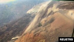 Monitor CCTV menunjukkan tanah longsor di operasi Anagold Mining di Ilic, Turki 13 Februari 2024 dalam tangkapan layar dari video media sosial. (Mustafa Sarigul via X/via REUTERS)