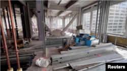 New York olakšava pretvaranje poslovnih zgrada u stambene, kao što je slučaj sa ovom zgradom na Manhattanu, fotografisanom 20. marta 2023. godine.