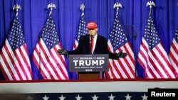 Ненадејната смрт на Алексеј Навални ме направи се` повеќе свесен за она што се случува во нашата земја, напиша поранешниот претседател на САД на својата платформа Truth Social, изгледајќи дека ја поврзува смртта на рускиот опозиционер со неговите политички проблеми