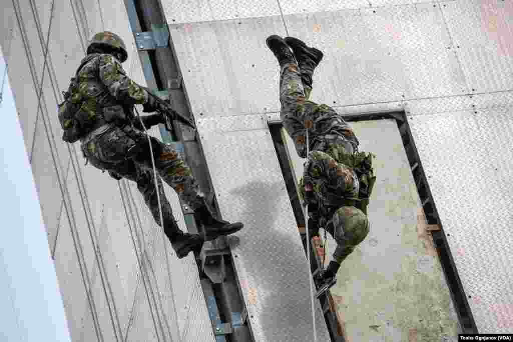 Три години членство во НАТО, показна вежба на македонската армија и свеченост во касарната Илинден во Скопје