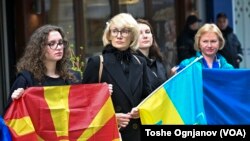 Украинската амбасадорка Лариса Дир учествуваше на протестниот марш