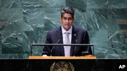 资料照片：2023年9月19日，帕劳总统小苏兰格尔·惠普斯在联合国总部举行的第78届联合国大会上发表讲话。（美联社照片）