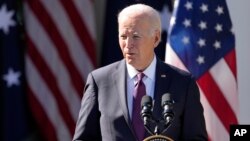 Бајден на прес-конференција во Белата куќа рече дека „аспирациите на Палестинците не можат да се игнорираат. Израелците и Палестинците подеднакво заслужуваат да живеат рамо до рамо во безбедност, достоинство и мир“