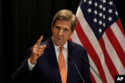 美國氣候特使克里與中國國家副主席韓正在北京舉行會談後在記者會上講話。（2023年7月19日）