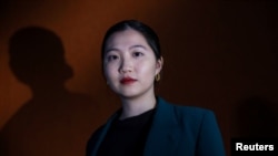 被香港當局通緝的香港民主委員會(HKDC)執行總監郭鳳儀在美國華盛頓接受路透社採訪。 （2023年7月10日）