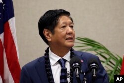 菲律賓總統小馬克斯在美國夏威夷檀香山的井上健-亞太安全研究中心發表演說。（2023年11月19日）