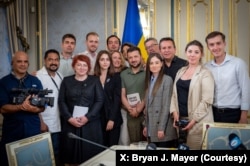 Делегація журналістів з Аргентини, Чилі, Уругваю, Бразилії, Мексики, Колумбії та Іспанії під час зустрічі з президентом України