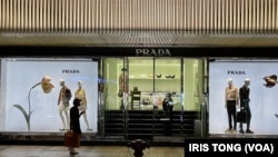 资料照：香港尖沙咀广东道名店林立的商业区。 (美国之音/汤惠芸)