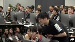 在ispace提供的视频中的图像中，东京的飞行控制人员在2023年4月26日早些时候尝试在月球表面着陆后，等待该公司的“白兔”航天器的信号。（美联社照片）