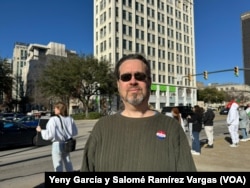 En EEUU en días de elecciones es habitual ver a personas con pegatinas de Yo voté hoy (I voted today). En Columbia, Carolina del Sur, David muestra la suya tras participar en las primarias demócratas, las primeras de este ciclo electoral en EEUU.