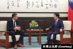 台湾总统府2024年6月13日发布照片显示，台湾总统赖清德日前在台北接受美国《时代》周刊的专访。