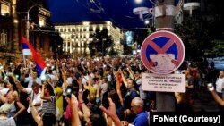 Demonstranti u šetnji ispred Vlade Srbije (FoNet)
