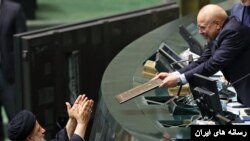 ابراهیم رئیسی بودجه ۱۴۰۳ را به مجلس تحویل داد.