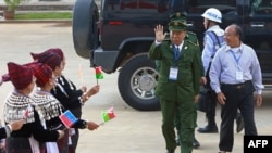 ယခင်မှတ်တမ်းရုပ်ပုံ | ကချင်ပြည်နယ် မိုင်ဂျာယန်မြို့မှာတွေ့ရတဲ့ ကချင်လွတ်လပ်ရေးအဖွဲ့ KIO ဥက္ကဋ္ဌ ဗိုလ်ချုပ်ကြီး အင်ဘန်လ (ဇူလိုင် ၂၆၊ ၂၀၁၆)