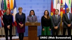 د ملګرو ملتونو د امنیت شورا مشره کرولین رادریګز بیرکت د افغانستان په ښځو باندې د محدودیتونو د لېرې کولو اعلامیه لولي